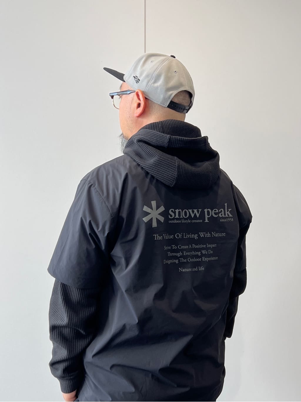 Snow PeakのThin-tech Woven Short Sleeve Tを使ったコーディネートを紹介します。｜Rakuten Fashion(楽天ファッション／旧楽天ブランドアベニュー)5492505
