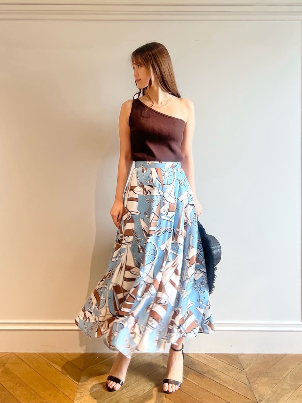allurevilleの【LOULOU WILLOUGHBY】RATTI マリーナプリントフレアスカートを使ったコーディネートを紹介します。｜Rakuten Fashion(楽天ファッション／旧楽天ブランドアベニュー)5493359