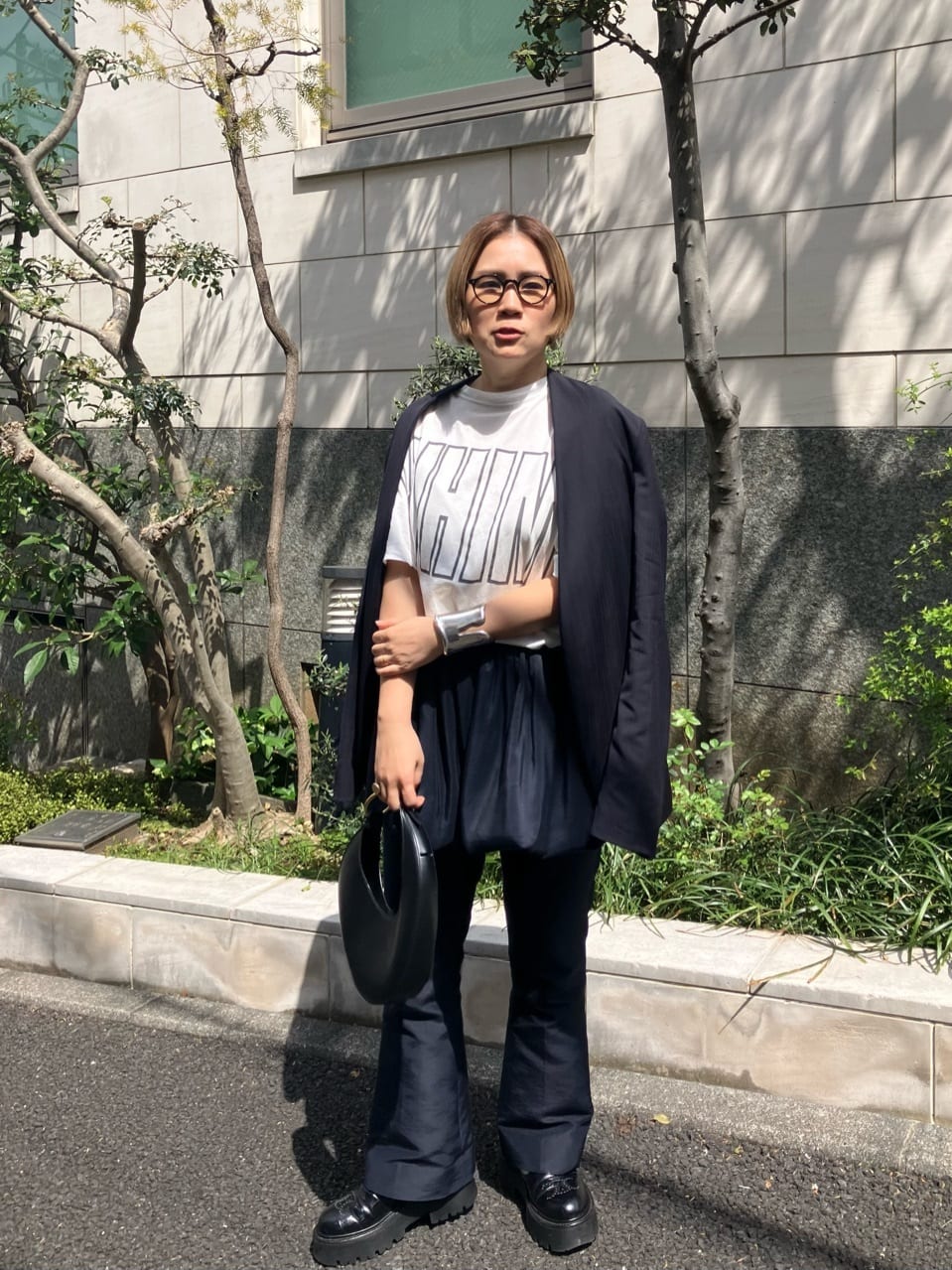 Whim GazetteのリラックスロゴTシャツを使ったコーディネート  