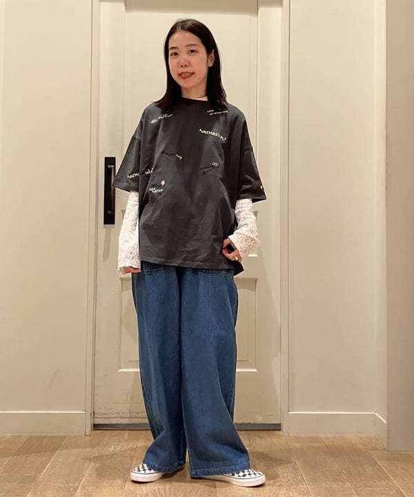 BEAMS HEARTの【洗濯機洗い可】ランダム ロゴ 刺繍 Tシャツ 25SS 半袖 コットン100％ オーバーサイズ リラックスフィットを使ったコーディネートを紹介します。｜Rakuten Fashion(楽天ファッション／旧楽天ブランドアベニュー)5507079