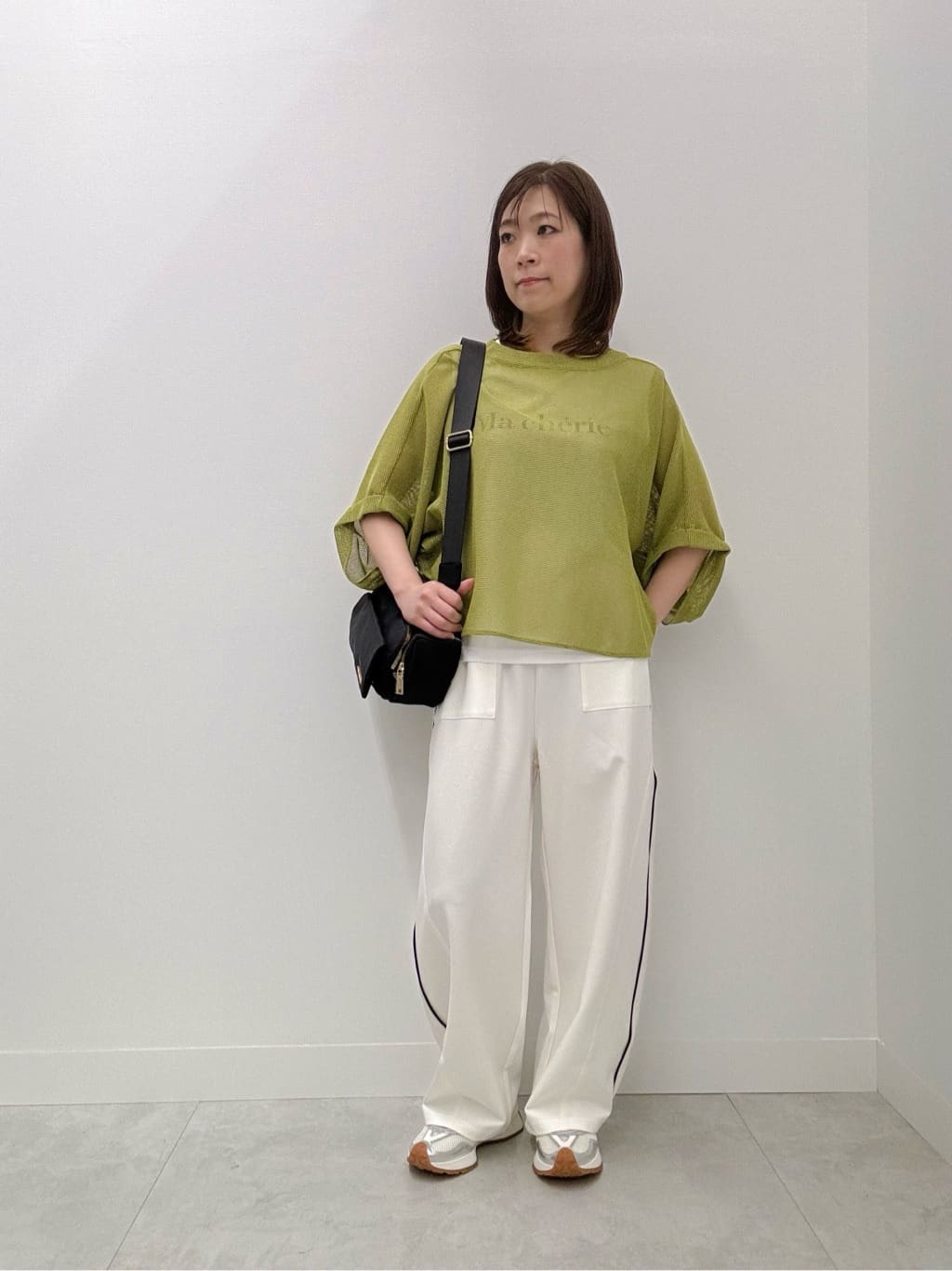 Vinのメッシュレイヤードドルマンプルオーバーを使ったコーディネートを紹介します。｜Rakuten Fashion(楽天ファッション／旧楽天ブランドアベニュー)5508184