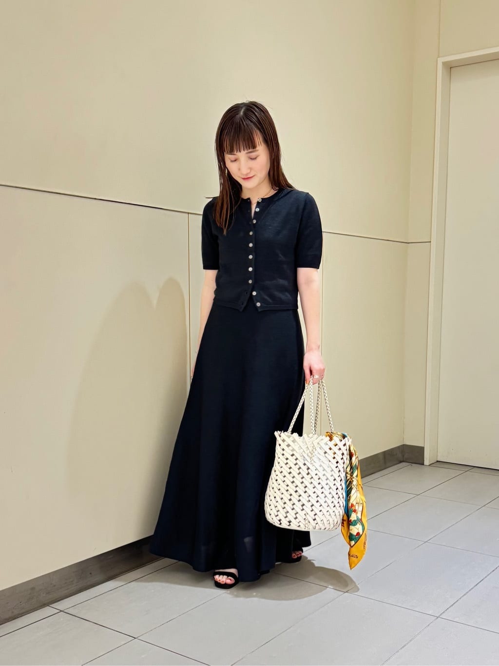 allurevilleのハイゲージペーパーヤーンフレアスカートを使ったコーディネートを紹介します。｜Rakuten Fashion(楽天ファッション／旧楽天ブランドアベニュー)5512144