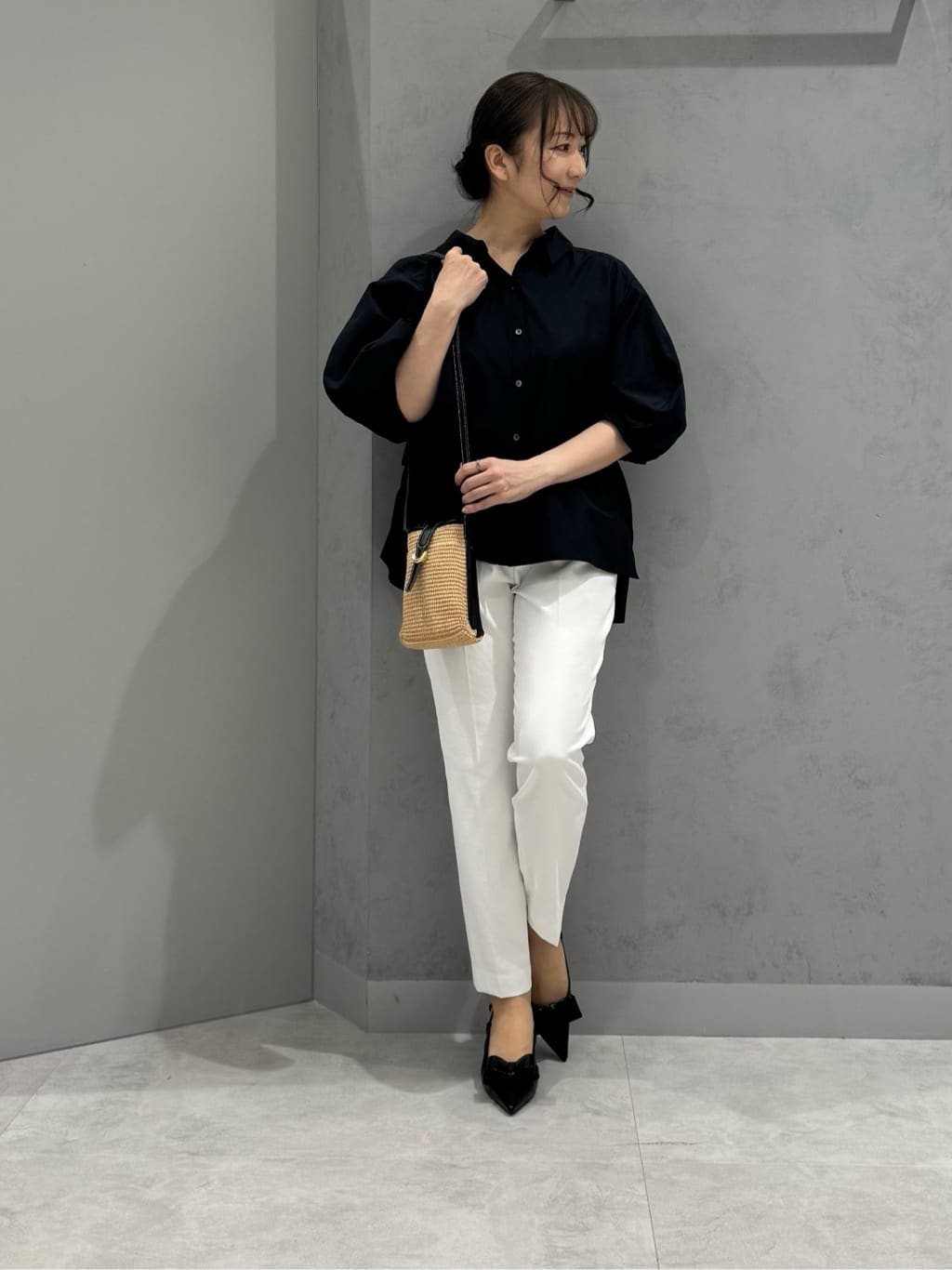 Vinのバックリボンパフスリーブブラウスを使ったコーディネートを紹介します。｜Rakuten Fashion(楽天ファッション／旧楽天ブランドアベニュー)5515296