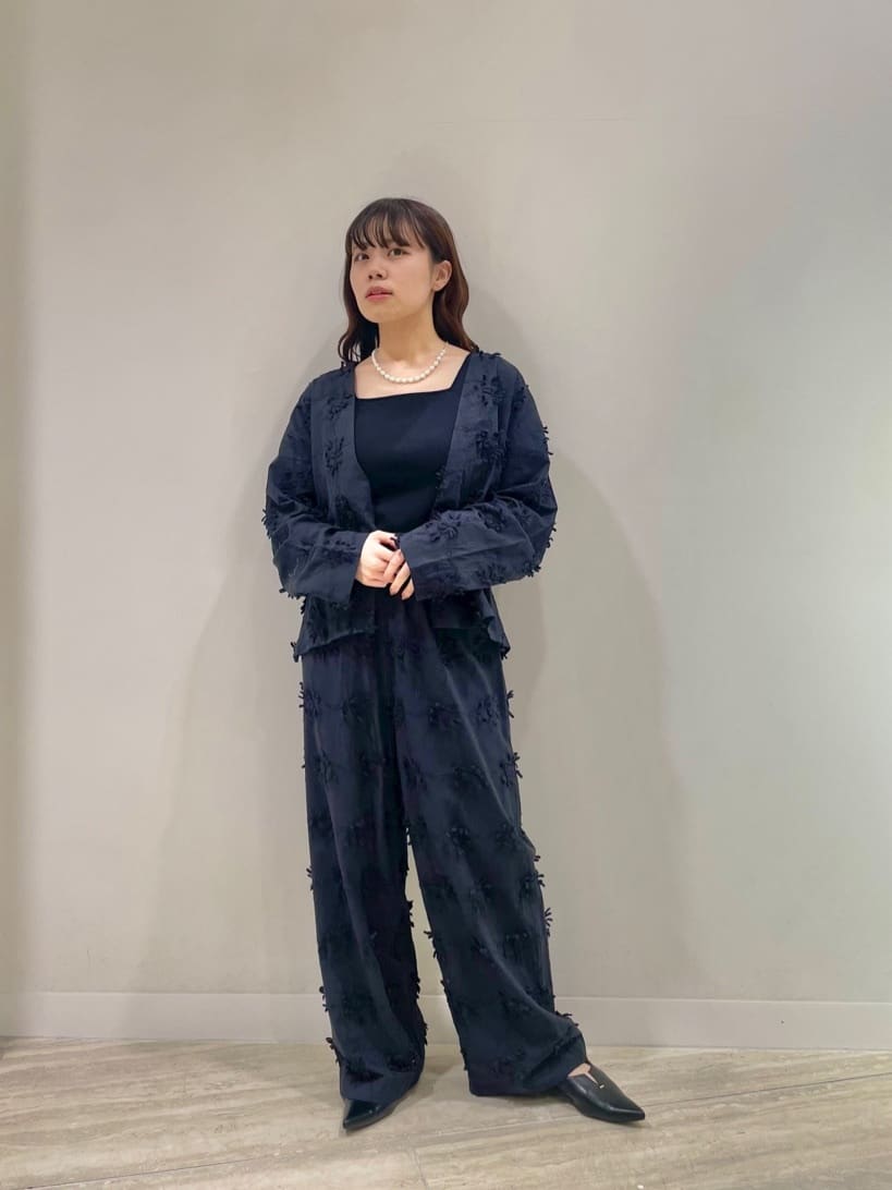 Vinの3Dフラワー刺繍コットンパンツを使ったコーディネートを紹介します。｜Rakuten Fashion(楽天ファッション／旧楽天ブランドアベニュー)5521325