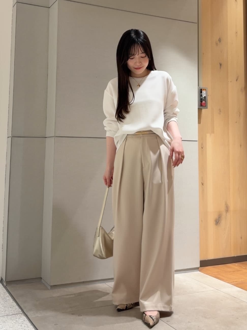 GALLARDAGALANTEのバックスリットブラウスTを使った