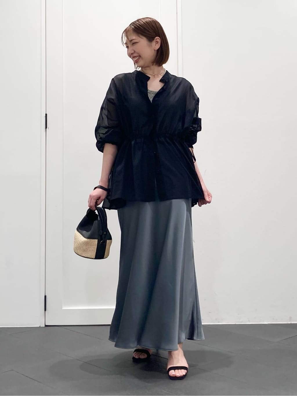 1er Arrondissementのサテンマーメイドスカートを使ったコーディネートを紹介します。｜Rakuten Fashion(楽天ファッション／旧楽天ブランドアベニュー)5526467