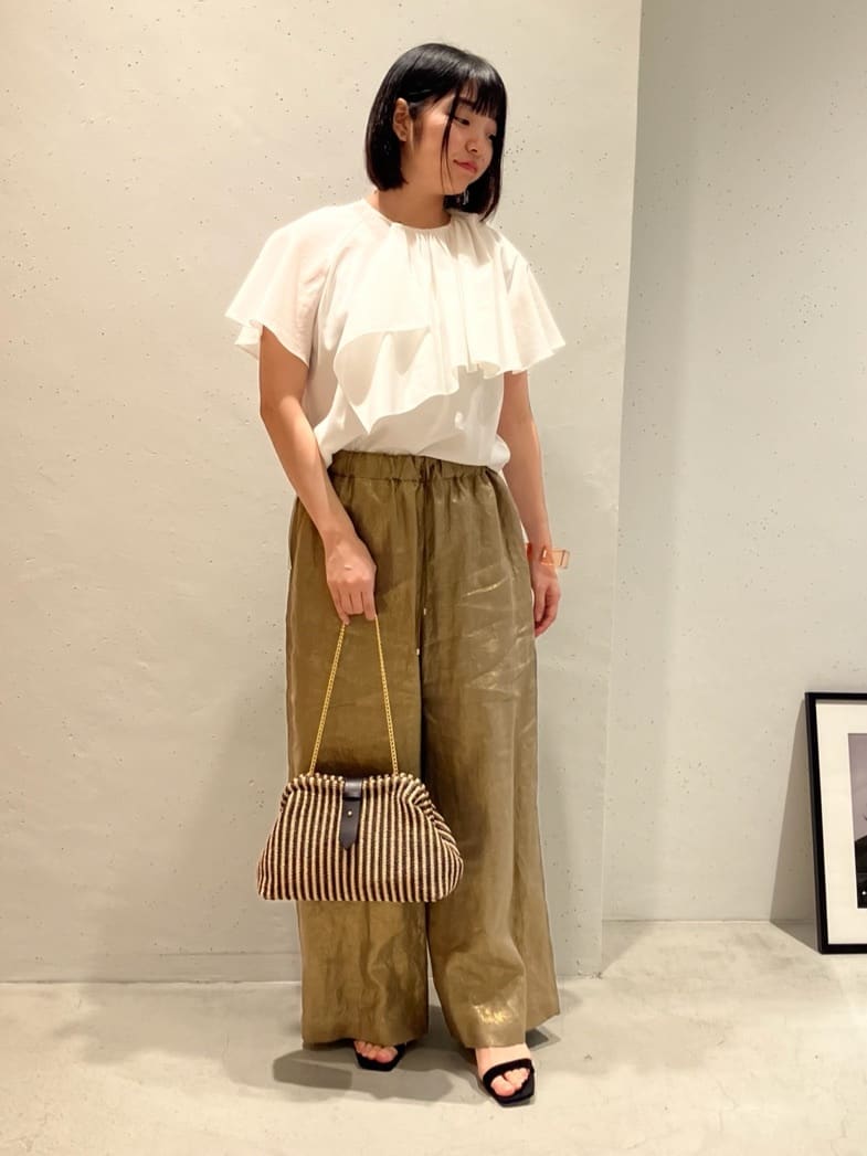 1er ArrondissementのワンサイドケープTブラウスを使ったコーディネートを紹介します。｜Rakuten Fashion(楽天ファッション／旧楽天ブランドアベニュー)5527278