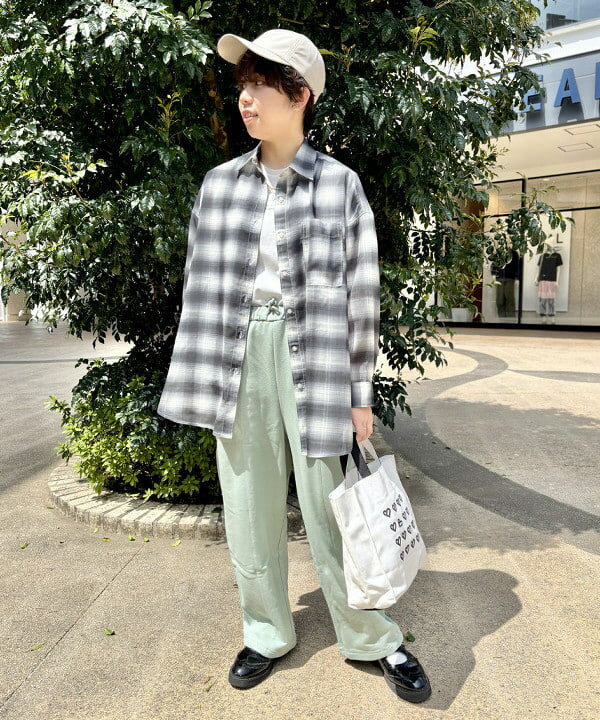 BEAMS HEARTのチェック シアー シャツ 25SS チェックシャツ シアートップスを使ったコーディネートを紹介します。｜Rakuten Fashion(楽天ファッション／旧楽天ブランドアベニュー)5527627