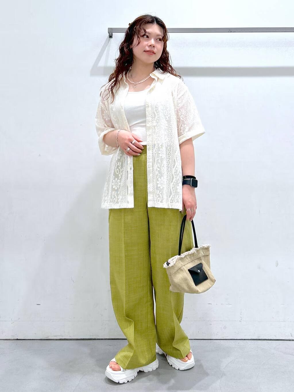 LAKOLEのレースシャツを使ったコーディネートを紹介します。｜Rakuten Fashion(楽天ファッション／旧楽天ブランドアベニュー)5530158