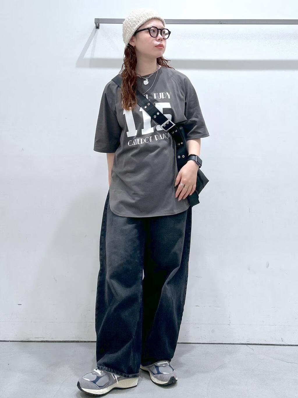 LAKOLEのラウンドロゴプリントTを使ったコーディネートを紹介します。｜Rakuten Fashion(楽天ファッション／旧楽天ブランドアベニュー)5530719