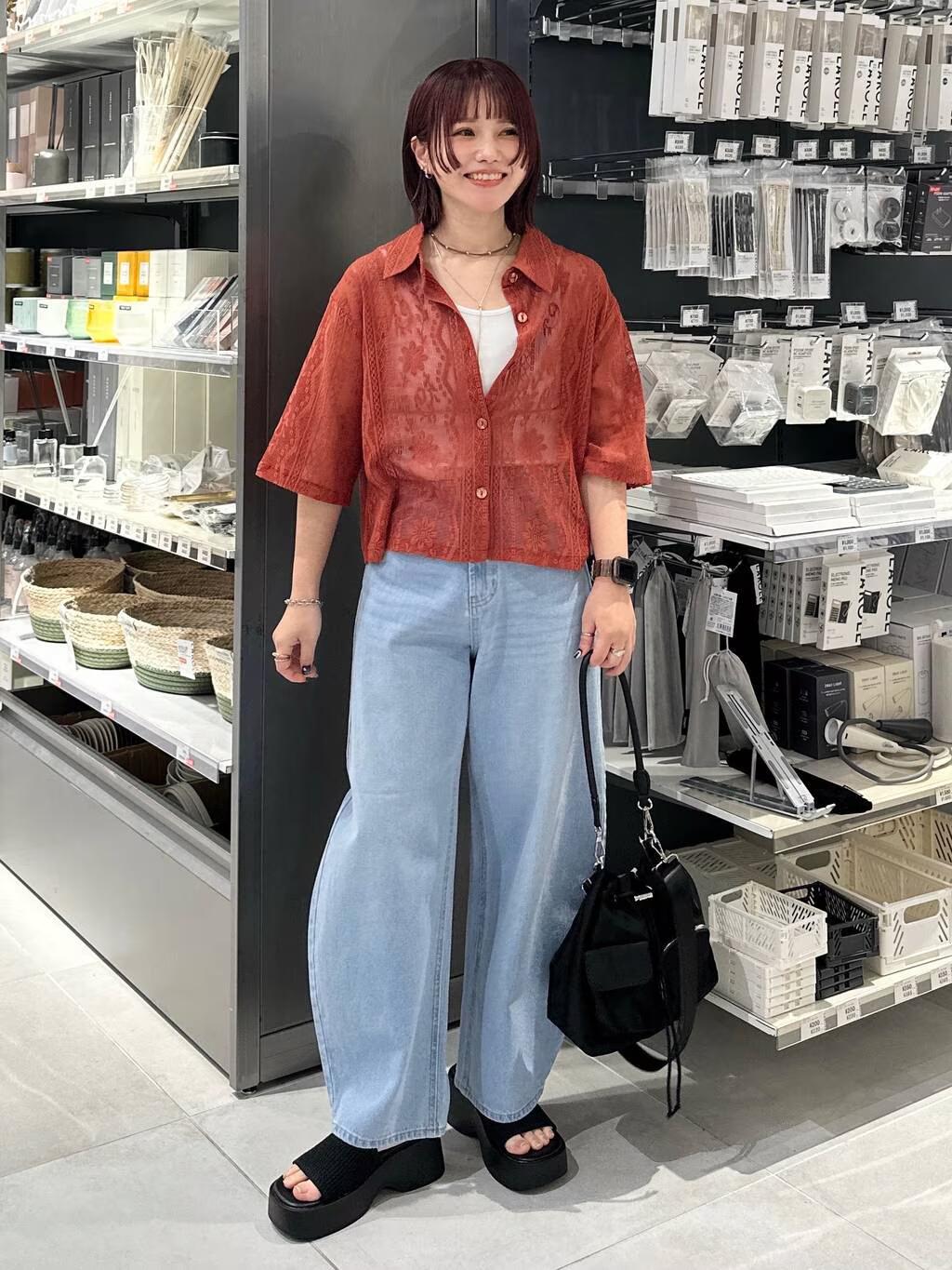 LAKOLEのレースシャツを使ったコーディネートを紹介します。｜Rakuten Fashion(楽天ファッション／旧楽天ブランドアベニュー)5530722