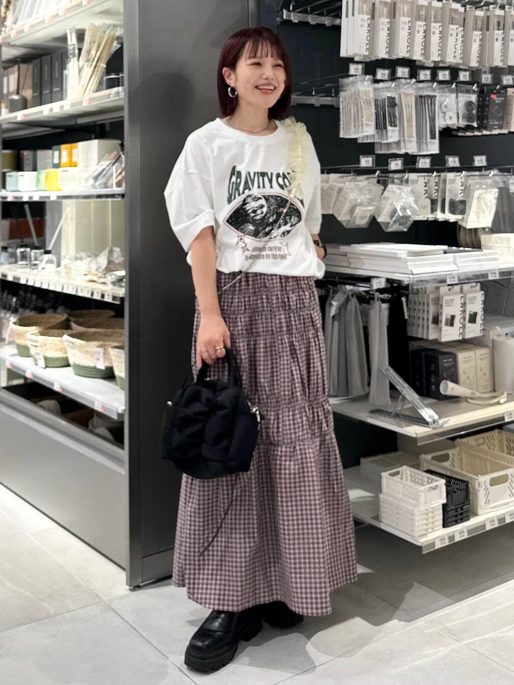 LAKOLEのチェックシャーリングスカートを使ったコーディネートを紹介します。｜Rakuten Fashion(楽天ファッション／旧楽天ブランドアベニュー)5530739