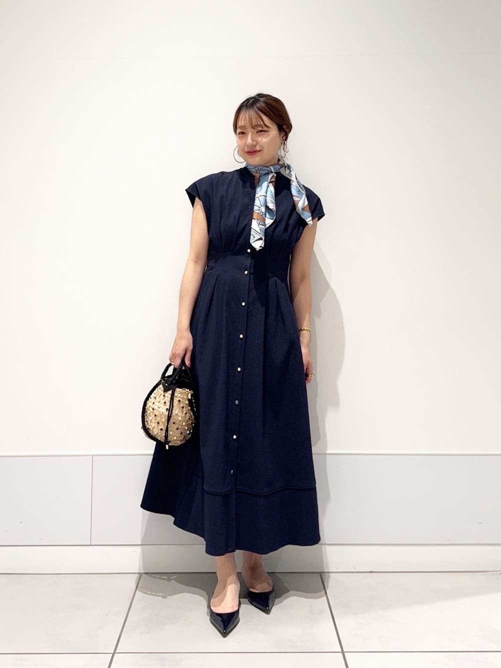 allurevilleの◇【LOULOU WILLOUGHBY】リップルタックワンピースを使ったコーディネートを紹介します。｜Rakuten Fashion(楽天ファッション／旧楽天ブランドアベニュー)5536073