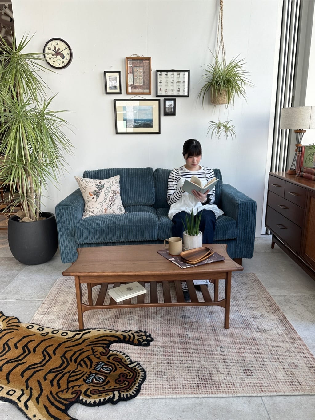 journal standard FurnitureのTIBETAN TIGER RUG M チベタンラグを使ったコーディネートを紹介します。｜Rakuten Fashion(楽天ファッション／旧楽天ブランドアベニュー)5536727