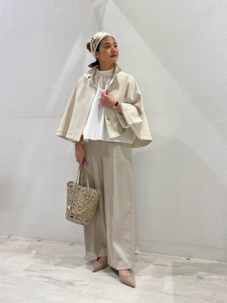 Vinのバックボタン2wayボリュームブラウスを使ったコーディネートを紹介します。｜Rakuten Fashion(楽天ファッション／旧楽天ブランドアベニュー)5537354