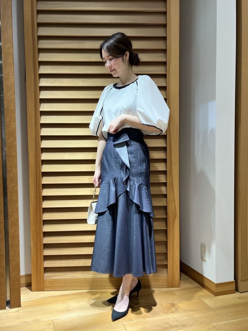 Vinのチューリップスリーブブラウスを使ったコーディネートを紹介します。｜Rakuten Fashion(楽天ファッション／旧楽天ブランドアベニュー)5539190