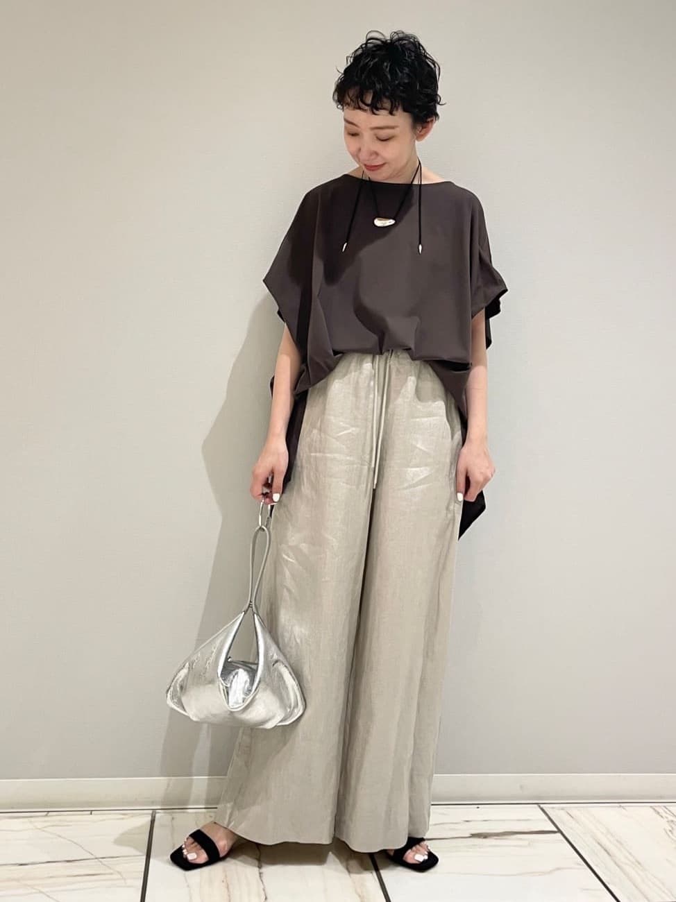 1er Arrondissementの2WAYシルバーミニバックを使ったコーディネートを紹介します。｜Rakuten Fashion(楽天ファッション／旧楽天ブランドアベニュー)5539269