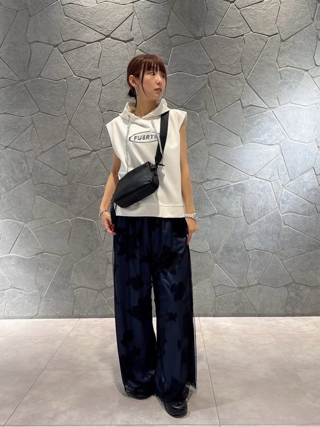 Vinのチュールトリミングラメタンクトップを使ったコーディネートを紹介します。｜Rakuten Fashion(楽天ファッション／旧楽天ブランドアベニュー)5540992