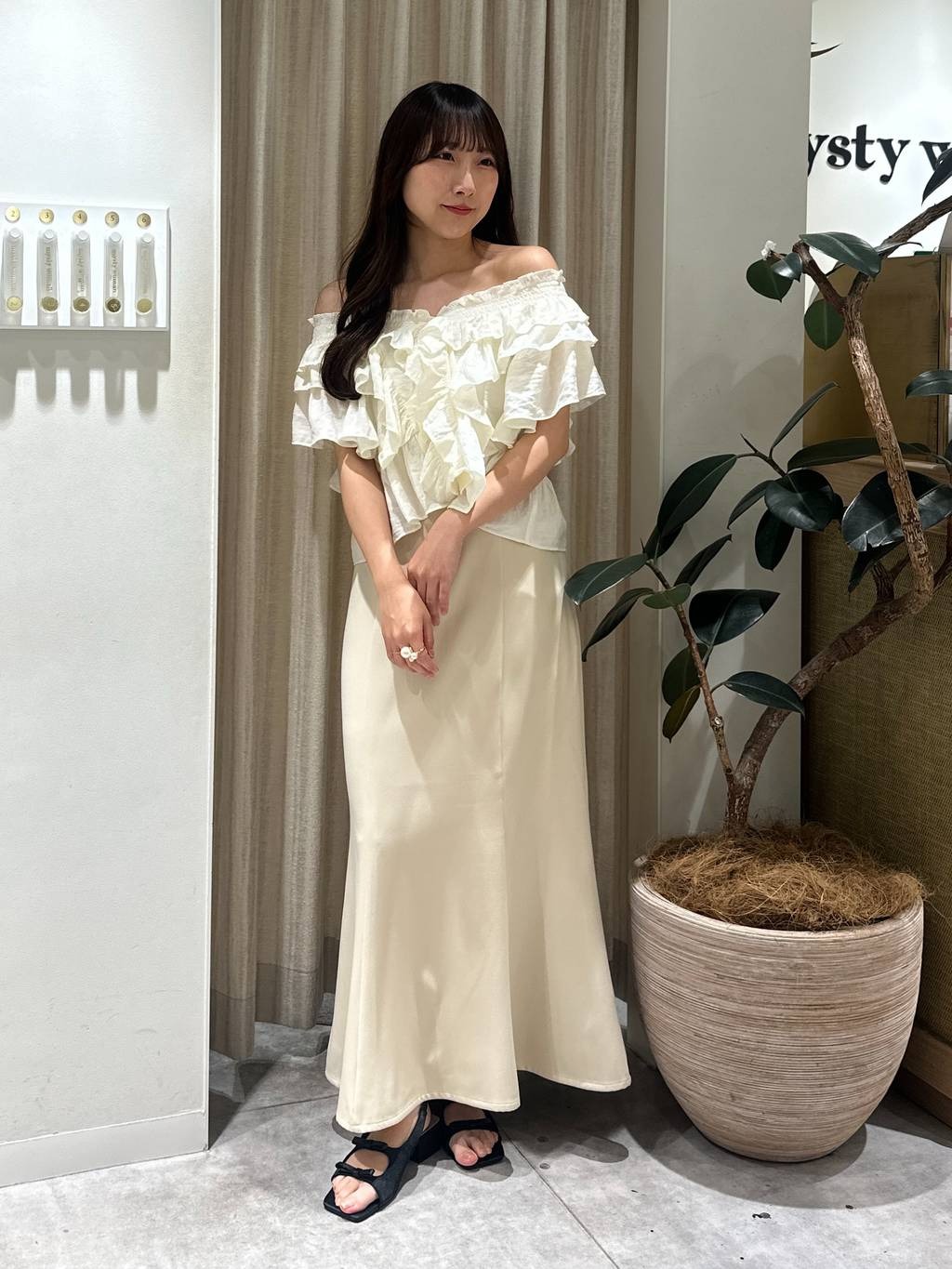 mysty womanのダブルリボンサテンミュールを使ったコーディネートを紹介します。｜Rakuten Fashion(楽天ファッション／旧楽天ブランドアベニュー)5541107