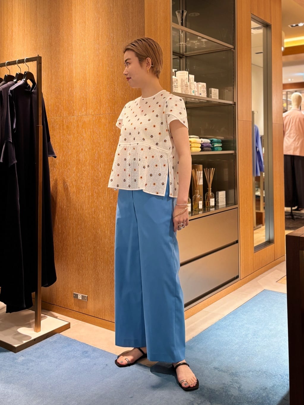 TOMORROWLAND | リーシェフラワー ペタルスリーブブラウス | Rakuten
