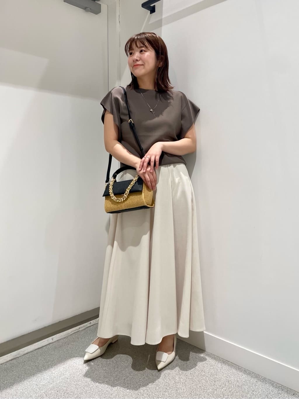 Vinのフレンチスリーブサマーニットを使ったコーディネートを紹介します。｜Rakuten Fashion(楽天ファッション／旧楽天ブランドアベニュー)5546457