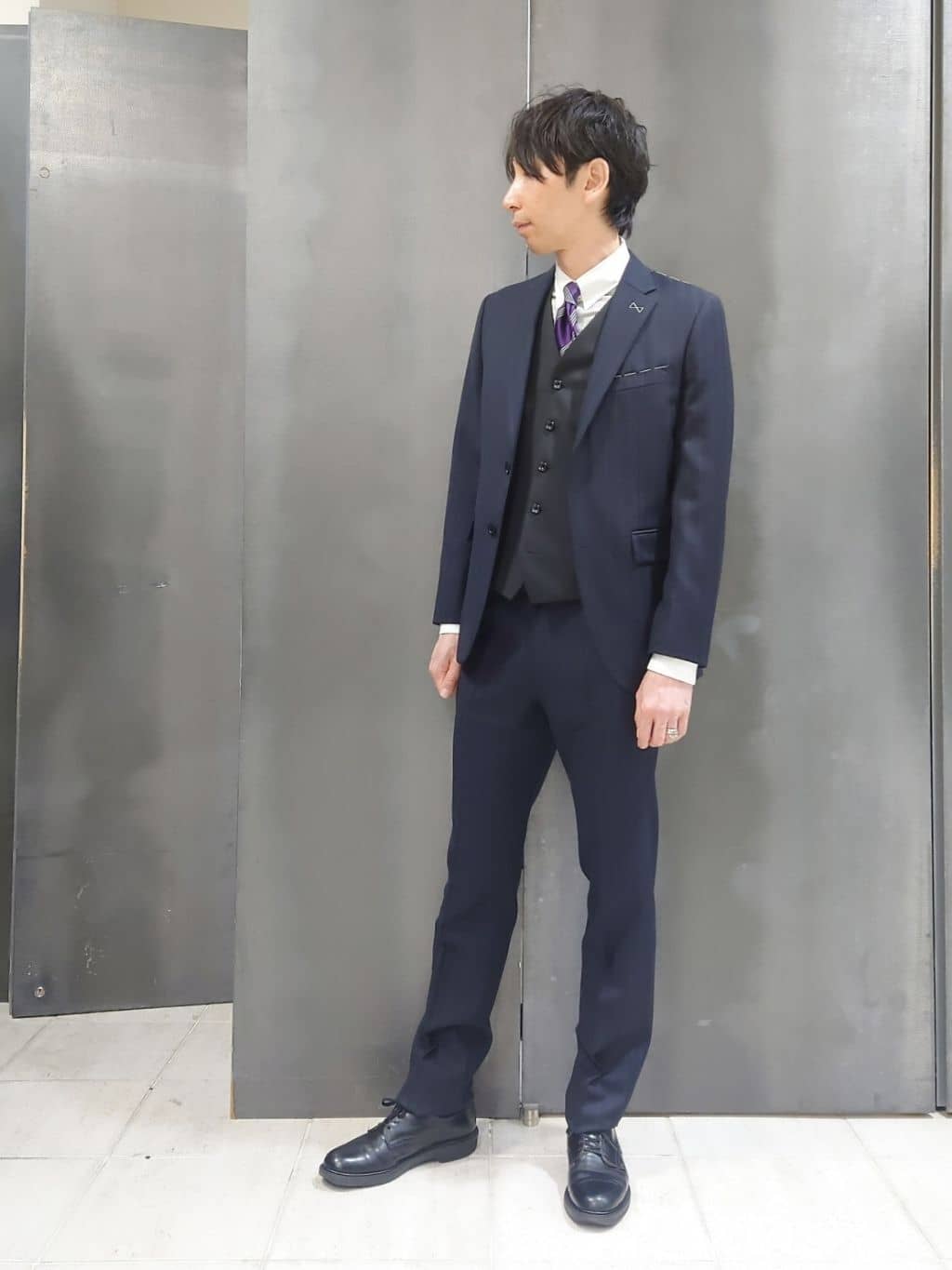 TAKEO KIKUCHIの【冠婚葬祭/3ピース対応】サージ ベストを使ったコーディネートを紹介します。｜Rakuten Fashion(楽天ファッション／旧楽天ブランドアベニュー)5547555