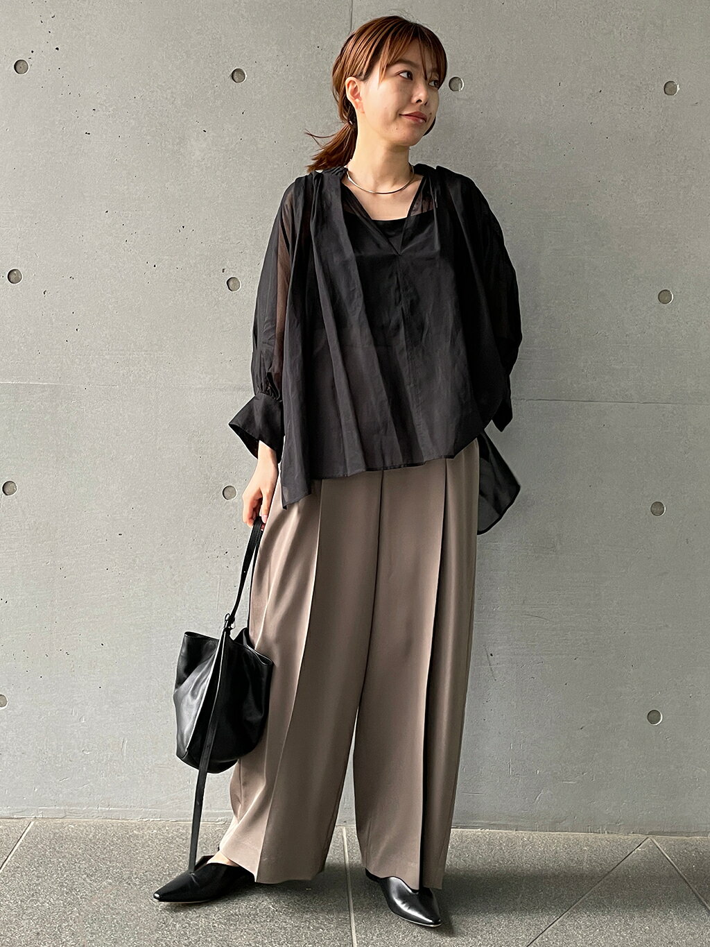 1er Arrondissementのコットンオーガンジーブラウスを使ったコーディネートを紹介します。｜Rakuten Fashion(楽天ファッション／旧楽天ブランドアベニュー)5551216