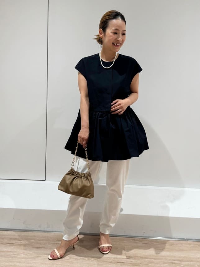 1er Arrondissementのコットンナイロンタフタペプラムジレを使ったコーディネートを紹介します。｜Rakuten Fashion(楽天ファッション／旧楽天ブランドアベニュー)5551221