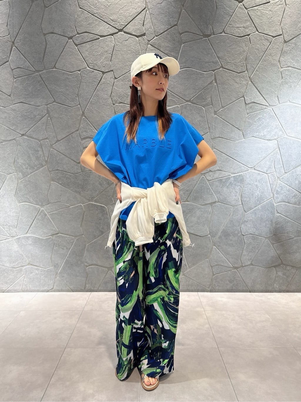 VinのフロントタックエンボスロゴTEEを使ったコーディネートを紹介します。｜Rakuten Fashion(楽天ファッション／旧楽天ブランドアベニュー)5557028