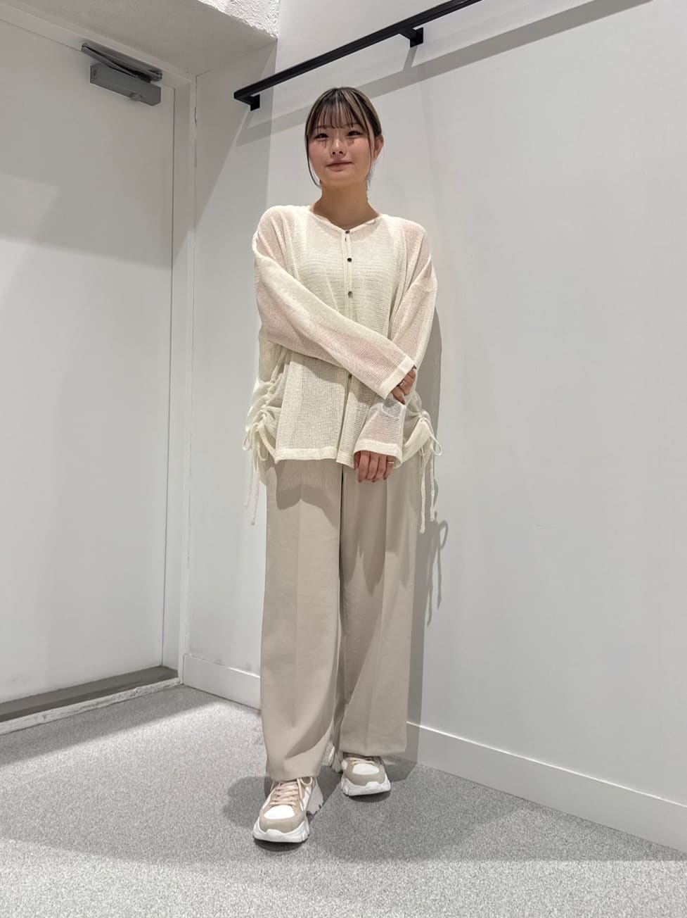 Vinのセンタープレスストレッチパンツを使ったコーディネートを紹介します。｜Rakuten Fashion(楽天ファッション／旧楽天ブランドアベニュー)5560615