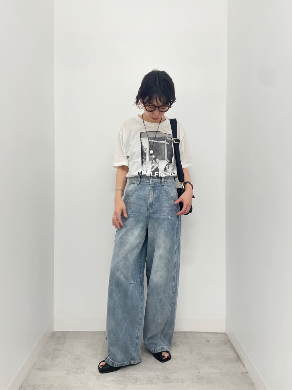 LASUDのグラフィックプリントベーシックTEEを使ったコーディネートを紹介します。｜Rakuten Fashion(楽天ファッション／旧楽天ブランドアベニュー)5560895