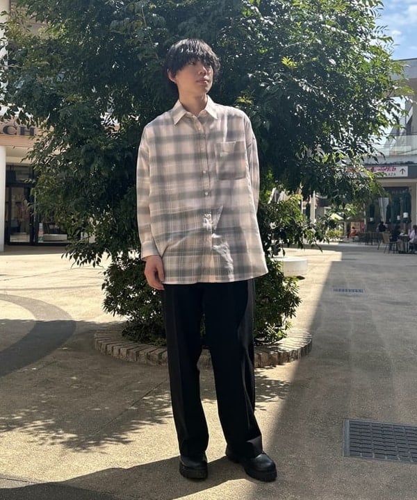 BEAMS HEARTのポリエステルレーヨン 2タック ワイドパンツを使ったコーディネートを紹介します。｜Rakuten Fashion(楽天ファッション／旧楽天ブランドアベニュー)5561263