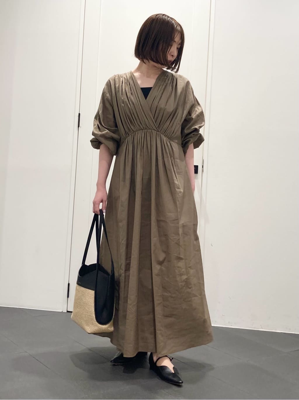 1er Arrondissementの【新型】サテンキャミソールを使ったコーディネートを紹介します。｜Rakuten Fashion(楽天ファッション／旧楽天ブランドアベニュー)5562848