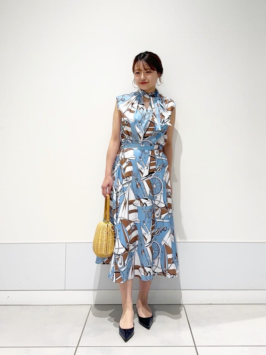allurevilleの【LOULOU WILLOUGHBY】RATTI マリーナプリントフレアスカートを使ったコーディネートを紹介します。｜Rakuten Fashion(楽天ファッション／旧楽天ブランドアベニュー)5563345