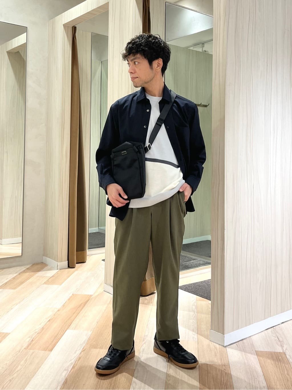 TAKEO KIKUCHIの【Made in JAPAN】麻調ショートカラーシャツを使ったコーディネートを紹介します。｜Rakuten Fashion(楽天ファッション／旧楽天ブランドアベニュー)5564487