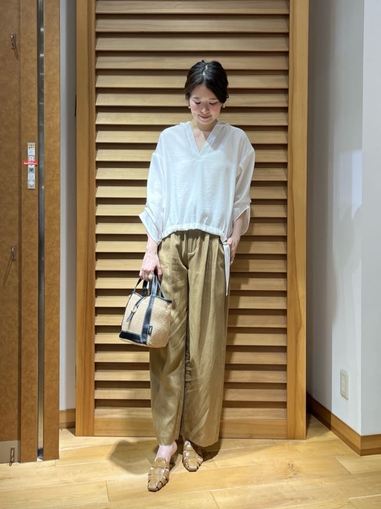 VinのVネックプルオーバーフーディーを使ったコーディネートを紹介します。｜Rakuten Fashion(楽天ファッション／旧楽天ブランドアベニュー)5566109