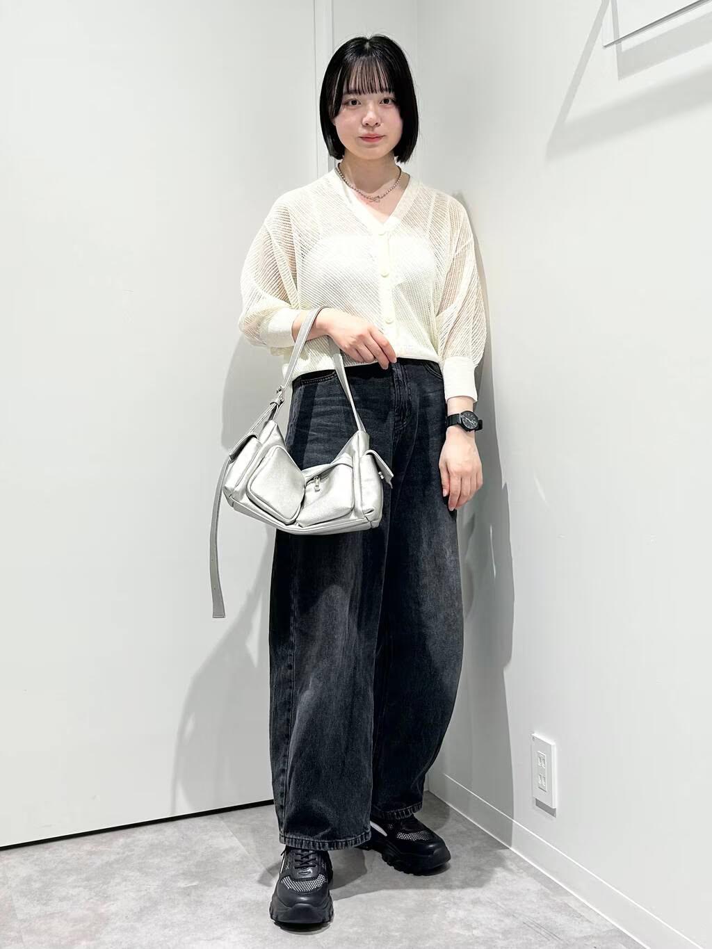 LAKOLEの透かし編みVネックカーディガンを使ったコーディネートを紹介します。｜Rakuten Fashion(楽天ファッション／旧楽天ブランドアベニュー)5567492