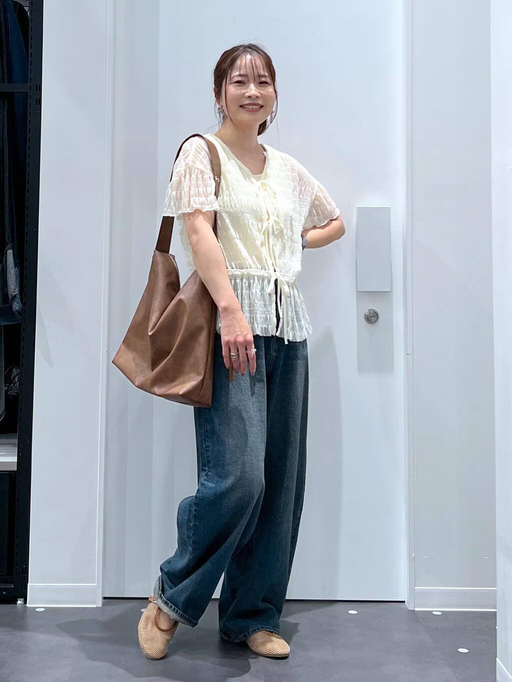 LAKOLEのオーバーダイカーブデニムを使ったコーディネートを紹介します。｜Rakuten Fashion(楽天ファッション／旧楽天ブランドアベニュー)5567409