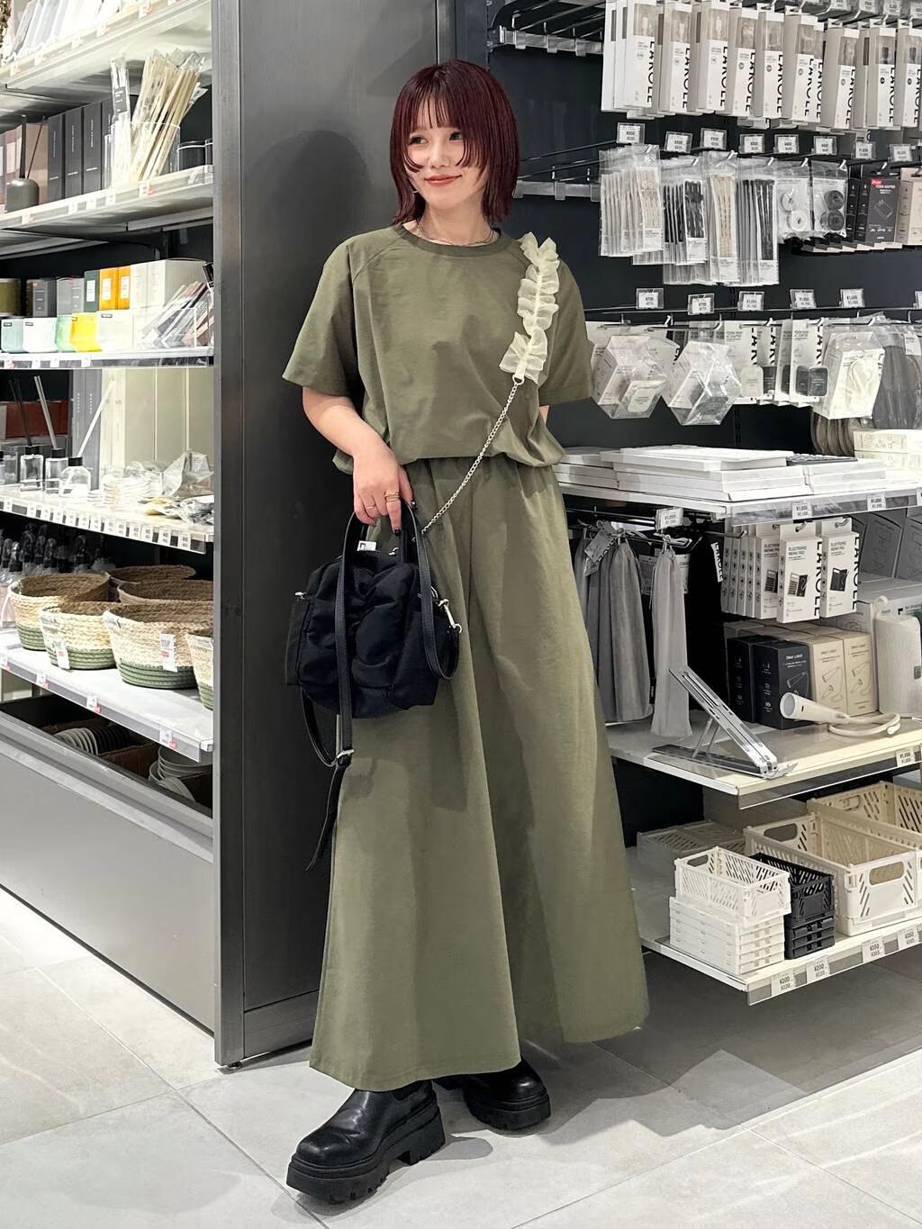 LAKOLEのカットドロストプルオーバーを使ったコーディネートを紹介します。｜Rakuten Fashion(楽天ファッション／旧楽天ブランドアベニュー)5567497