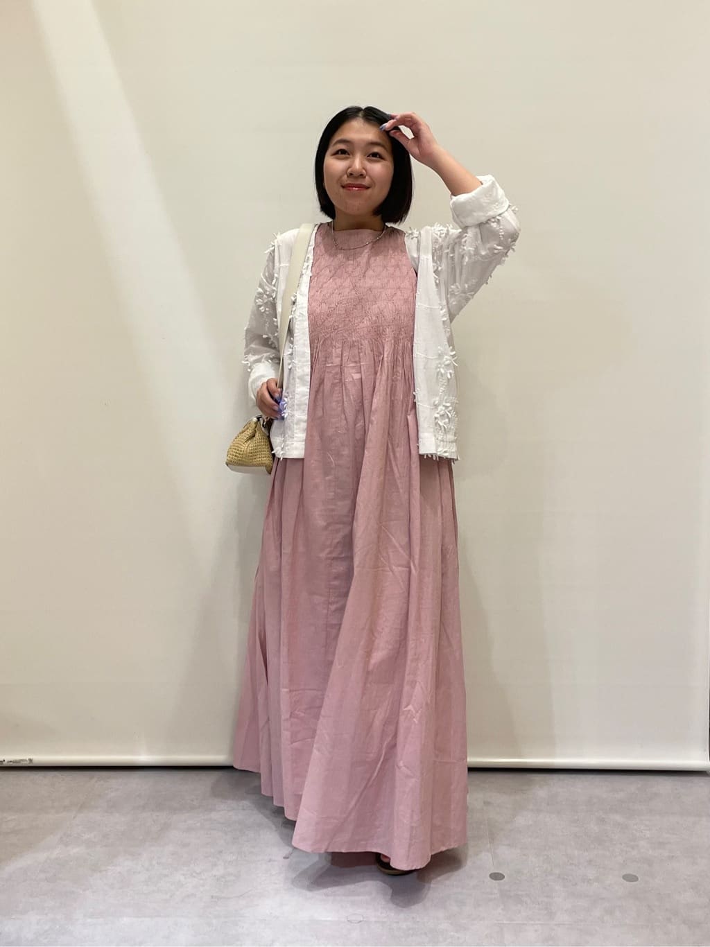 Vinの3Dフラワー刺繍コットンジャケットを使ったコーディネートを紹介します。｜Rakuten Fashion(楽天ファッション／旧楽天ブランドアベニュー)5569180