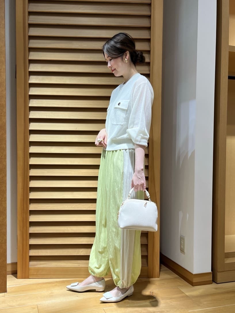 Vinの透かし編みニットジップカーディガンを使ったコーディネートを紹介します。｜Rakuten Fashion(楽天ファッション／旧楽天ブランドアベニュー)5570522