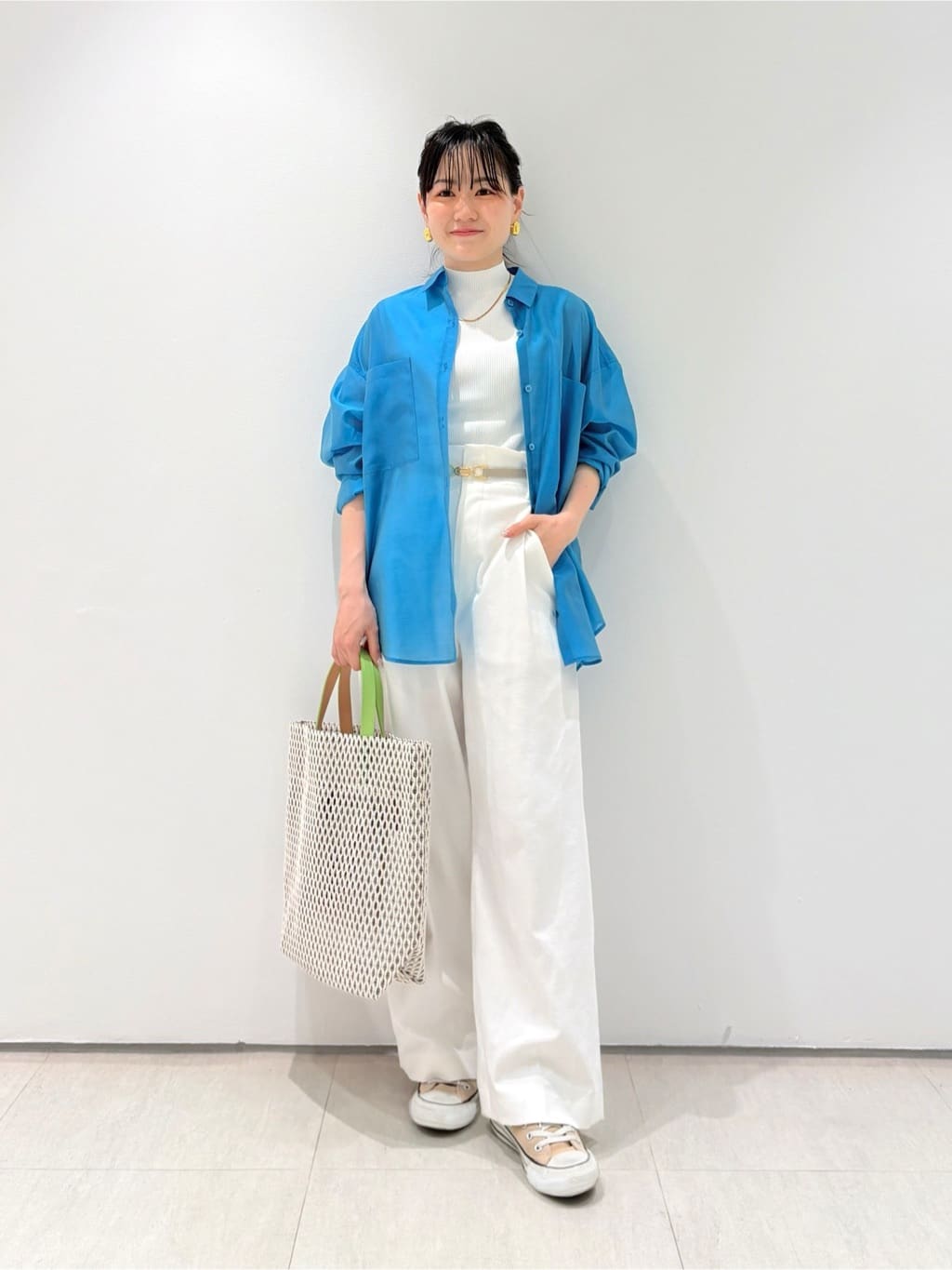 allurevilleのバック釦プルオーバーを使ったコーディネートを紹介します。｜Rakuten Fashion(楽天ファッション／旧楽天ブランドアベニュー)5572605