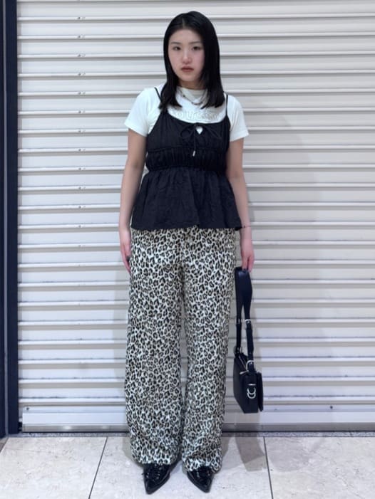 moussyのCRINKLED サテンパンツを使ったコーディネート