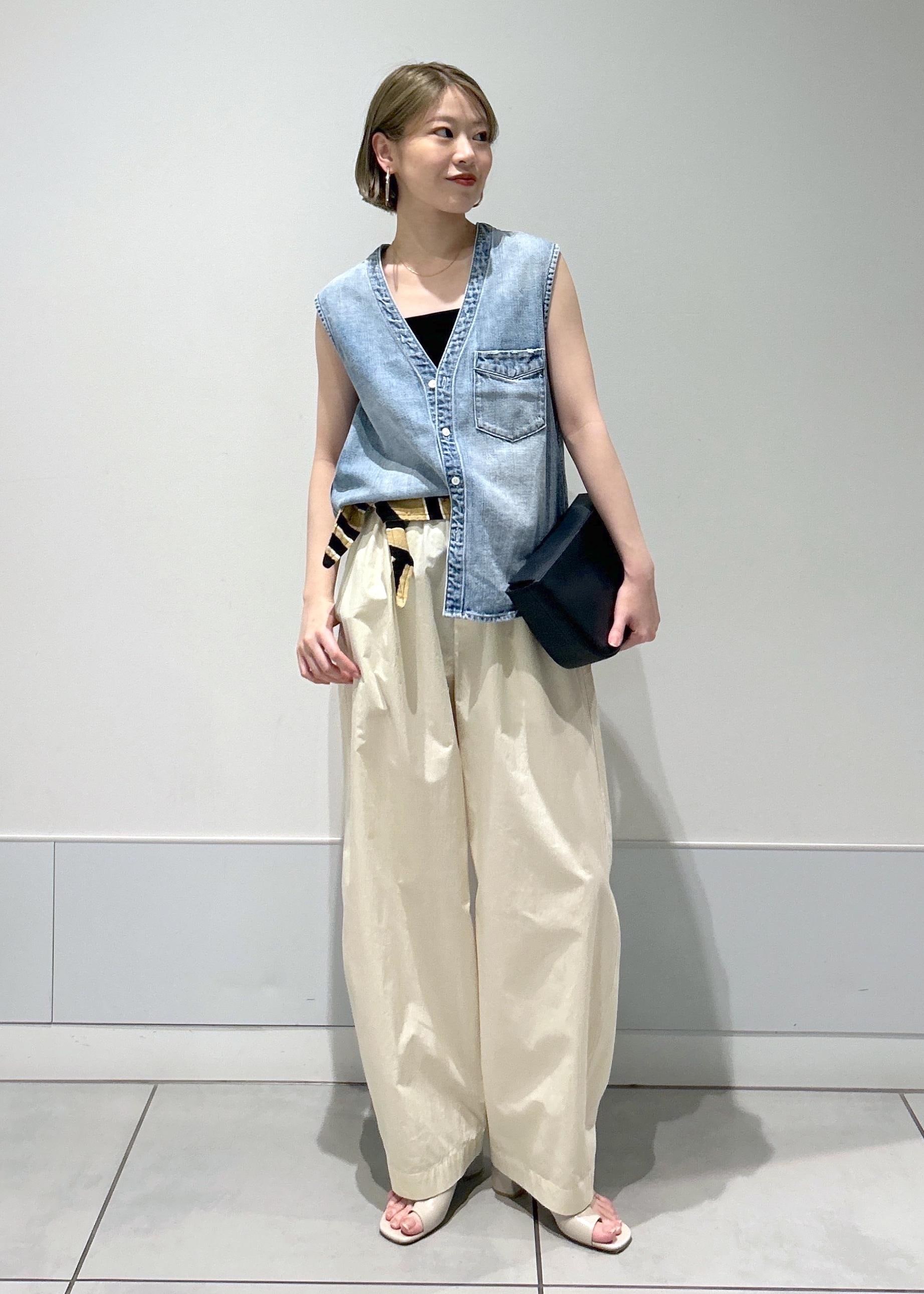 SALON adam et rope'のウォーターリぺレントイージーカービーパンツ[撥水加工]を使ったコーディネートを紹介します。｜Rakuten Fashion(楽天ファッション／旧楽天ブランドアベニュー)5648819