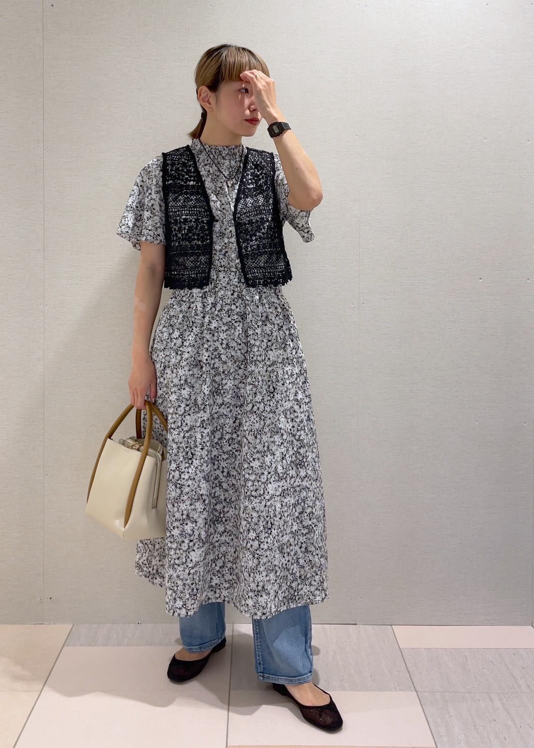 ROPE' PICNICの【emur/エミュール】マーガレット柄シャーリングワンピースを使ったコーディネートを紹介します。｜Rakuten Fashion(楽天ファッション／旧楽天ブランドアベニュー)5649115