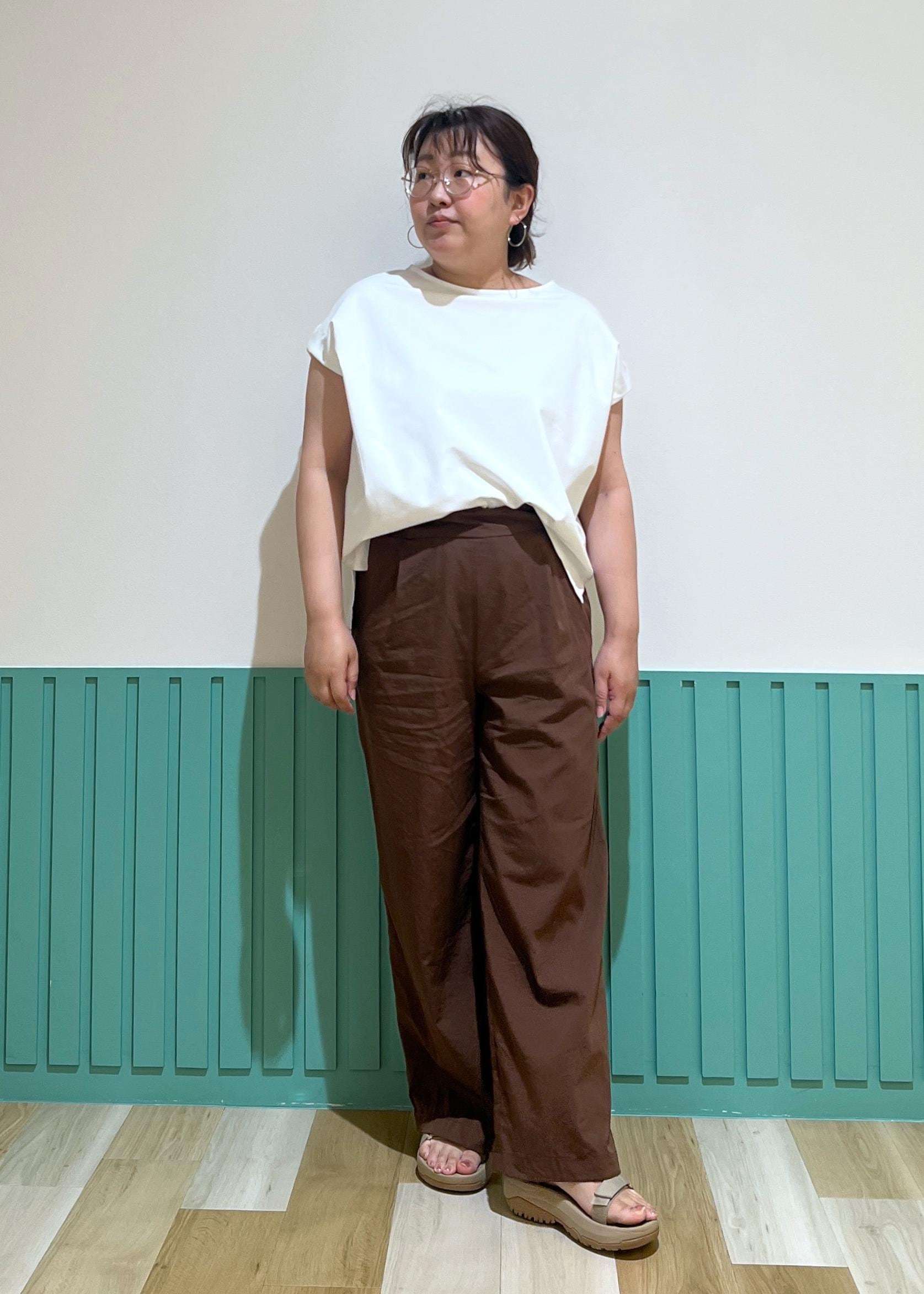 ROPE' PICNICのマルチファンクション二の腕すっきり見えカットトップスを使ったコーディネートを紹介します。｜Rakuten Fashion(楽天ファッション／旧楽天ブランドアベニュー)5649446