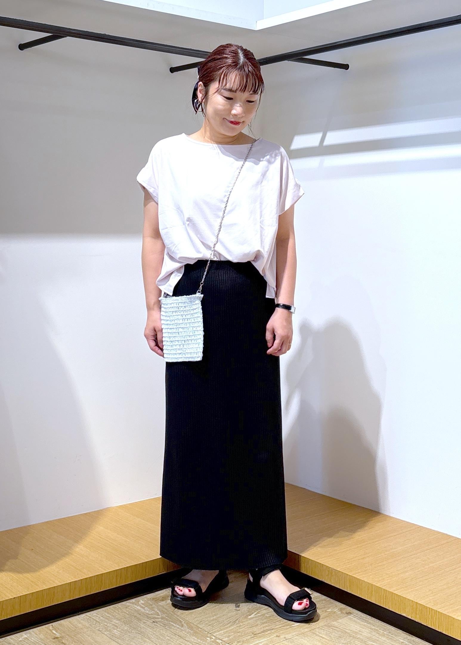 ROPE' PICNICのマルチファンクション二の腕すっきり見えカットトップスを使ったコーディネートを紹介します。｜Rakuten Fashion(楽天ファッション／旧楽天ブランドアベニュー)5665577