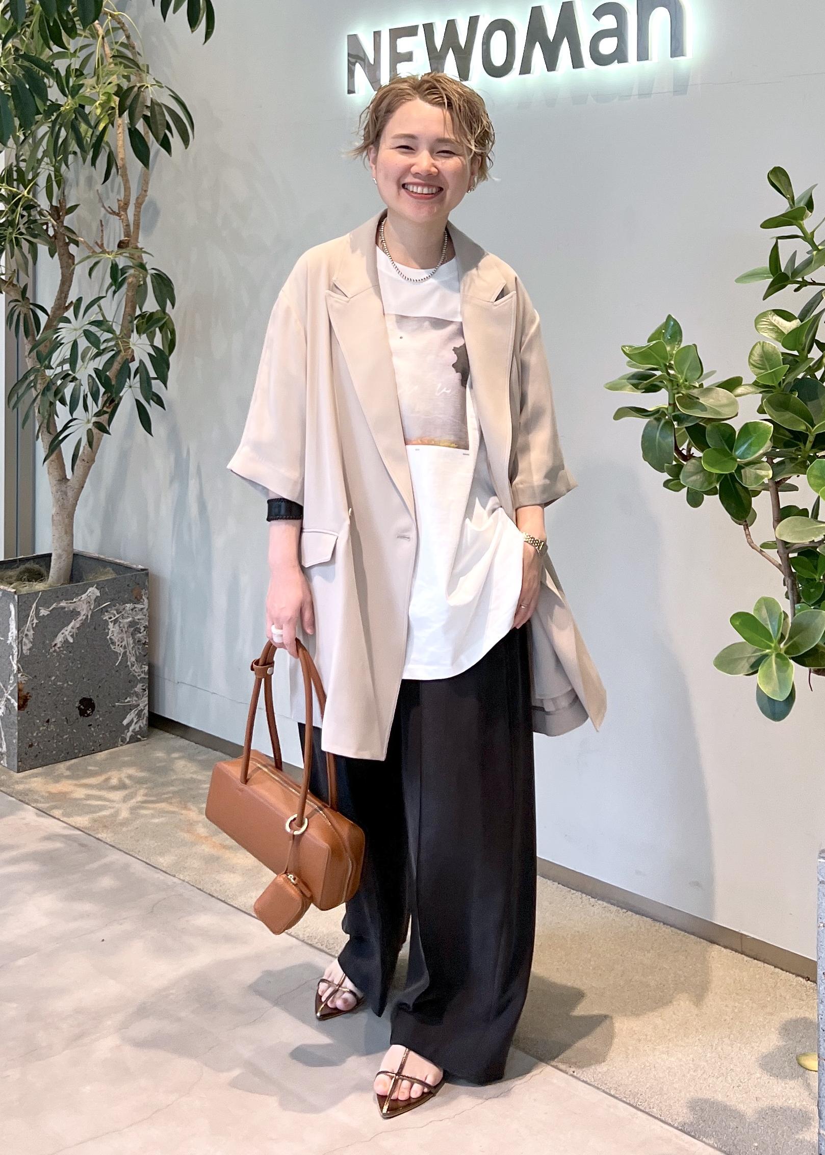SALON adam et rope'のバックサテンハーフスリーブジャケット[セットアップ対応・今から秋まで]を使ったコーディネートを紹介します。｜Rakuten Fashion(楽天ファッション／旧楽天ブランドアベニュー)5669009
