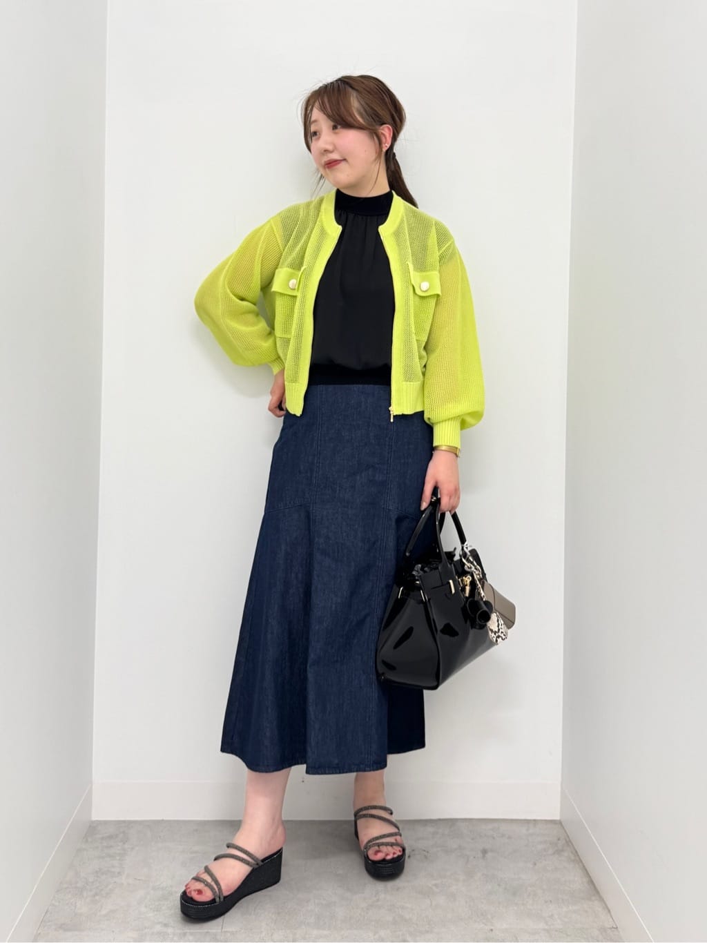 Vinの透かし編みニットジップカーディガンを使ったコーディネートを紹介します。｜Rakuten Fashion(楽天ファッション／旧楽天ブランドアベニュー)5582497