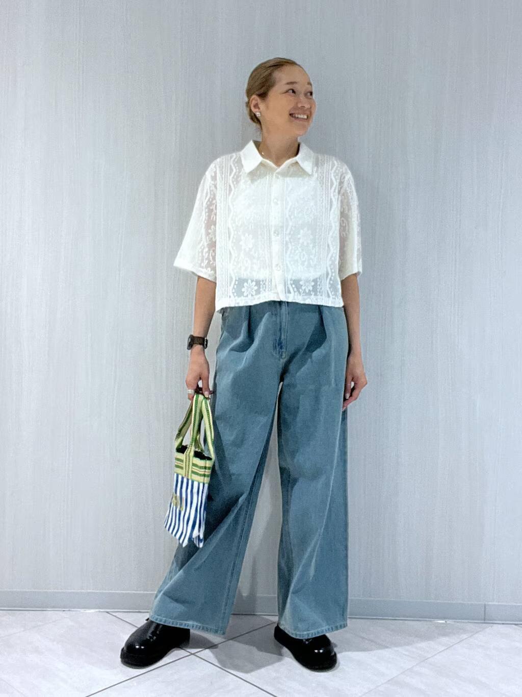 LAKOLEのレースシャツを使ったコーディネートを紹介します。｜Rakuten Fashion(楽天ファッション／旧楽天ブランドアベニュー)5582588